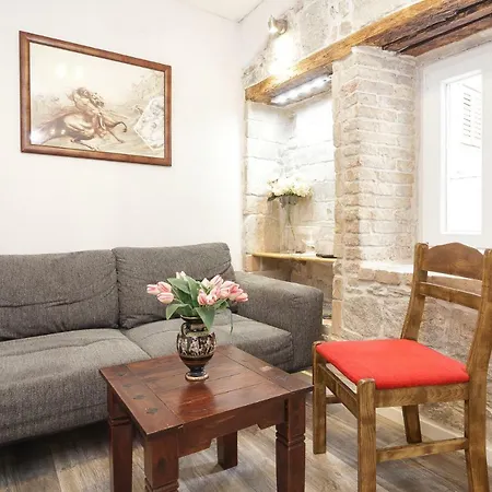 Apartment Stone Varos *