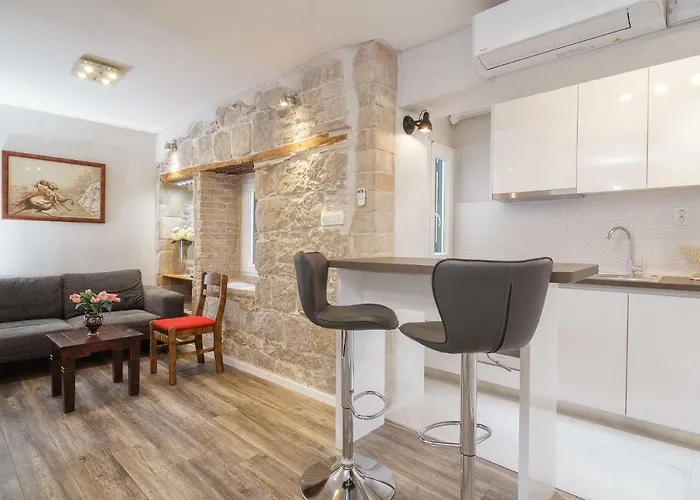 Apartment Stone Varos